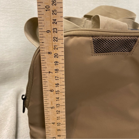 Nike Brasilia Men's Tan and Black Duffel Bag with Neon Logo Running - Picture 9 of 9